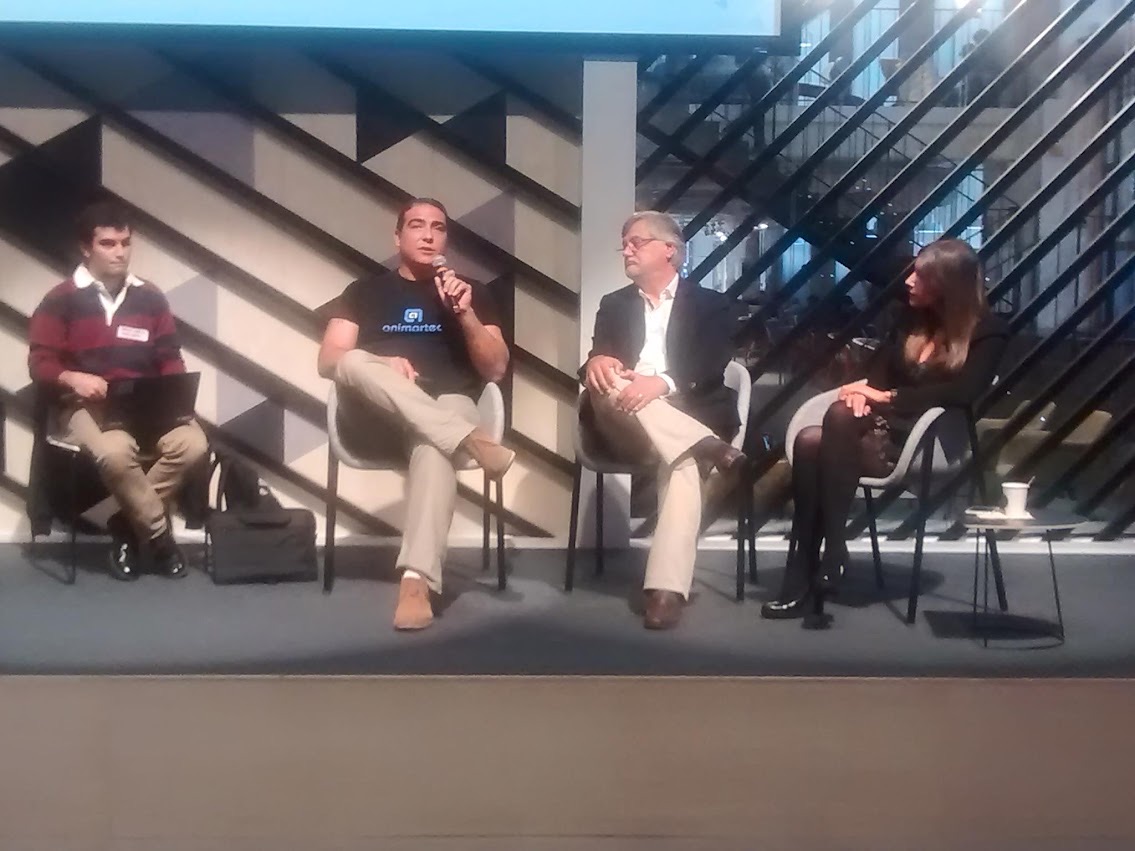 Gustavo Barón participando en una mesa del W3C en Google Campus Madrid junto a profesionales del sector