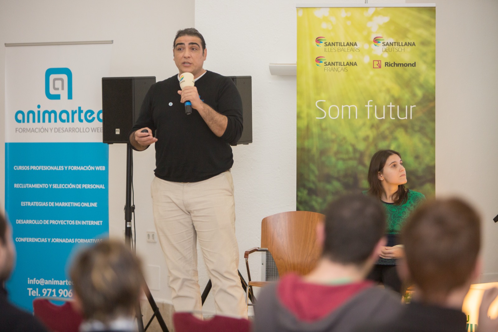 Gustavo Barón interviniendo durante una jornada de YouWin con Animartec